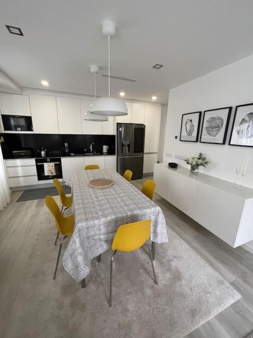 Modern 1 Bedroom City Center Aveiro Apartment מראה חיצוני תמונה